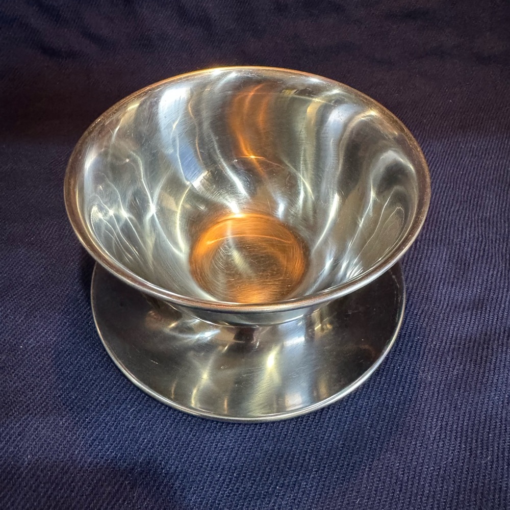 Oneida 18/8 Stainless Footed Bowl